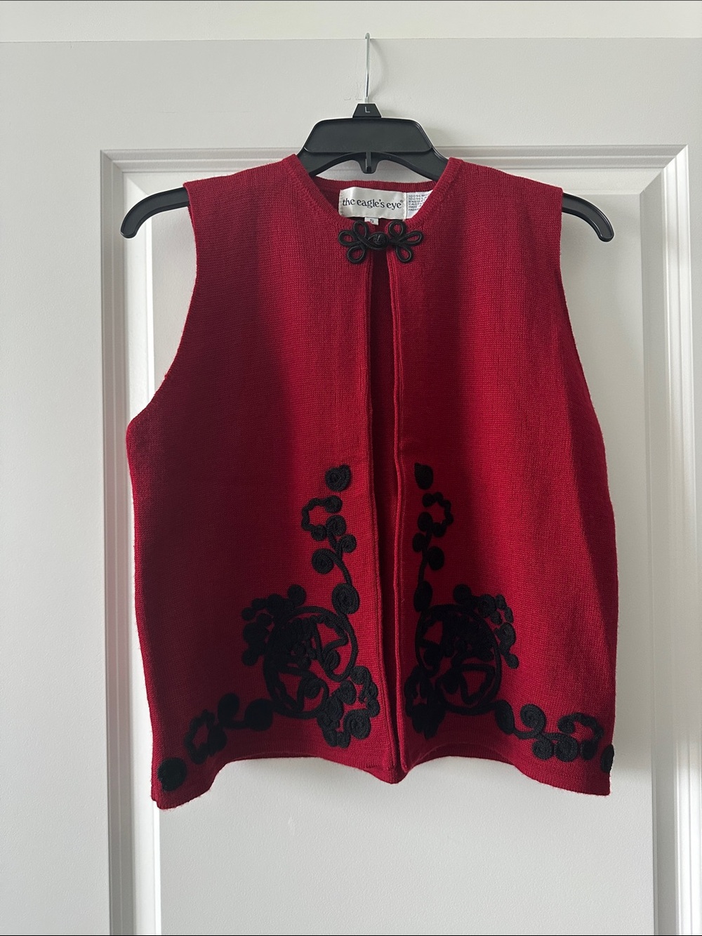 Vintage 1989 The Eagle's Eye 100% Wool Red Knit Vest Black Floral Appliqué